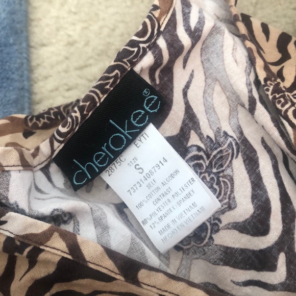 Scrub set size small bundle with two tops - Picture 6 of 7